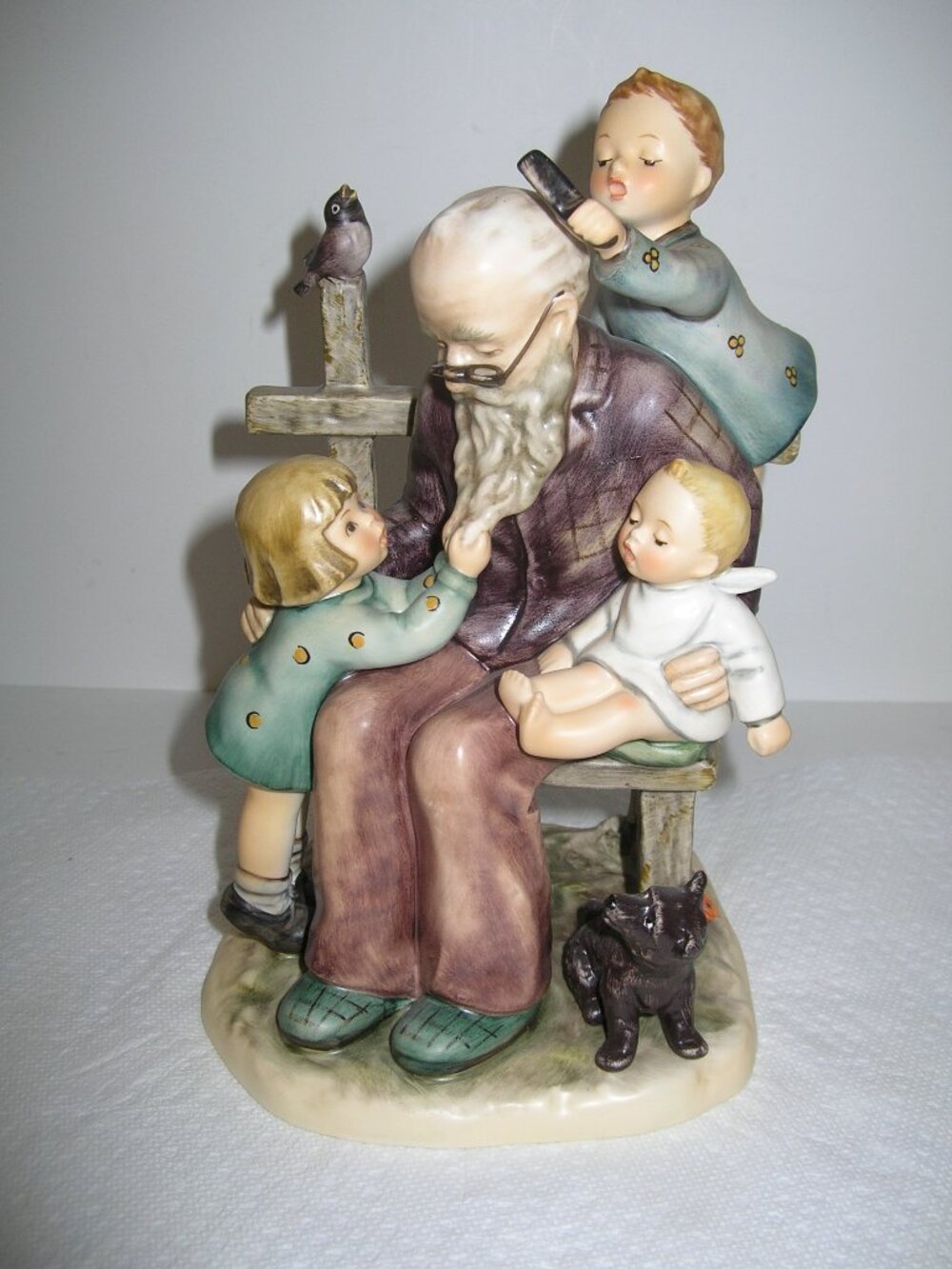 Goebel Hummel Figurine "AT GRANDPA'S" HUM#621 TMK7 7267/10K Exclusive Ed 6x5x9"T